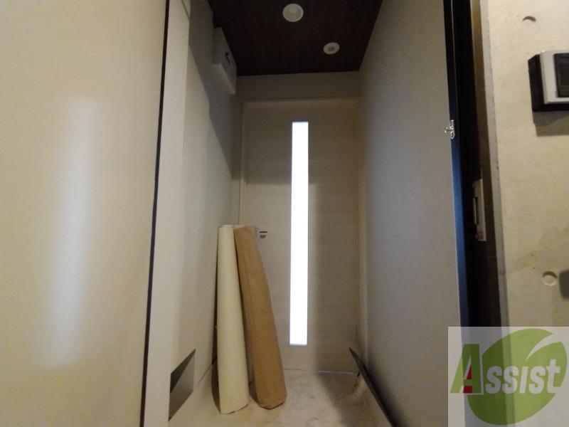 玄関　玄関です。すぐ広いリビングにつながっています。