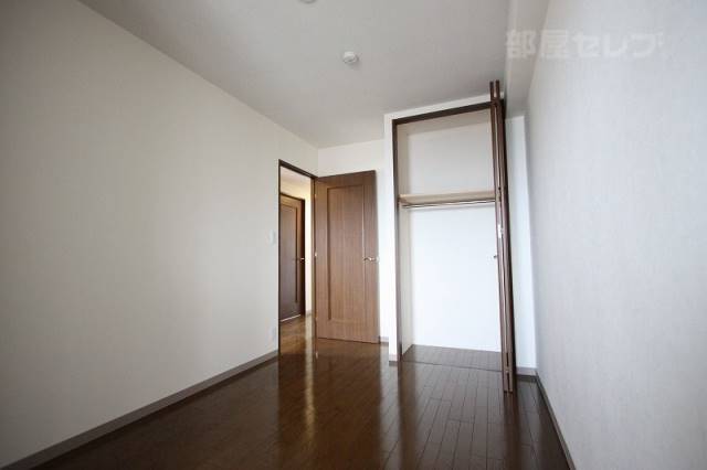 収納　ゆったり寝室クローゼット