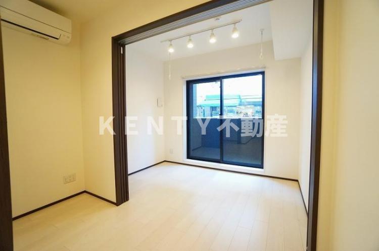 居室・リビング　こちらの居間で趣味の時間をお楽しみください