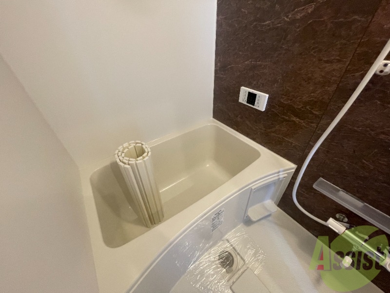 バス・シャワールーム　浴室はシンプル。一人暮らしにはちょうど良いサイズですね。