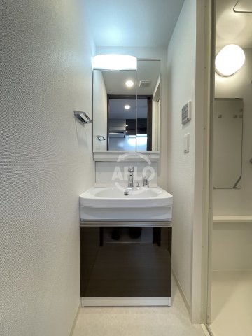 洗面設備　エステムコート大阪WESTII　独立洗面台