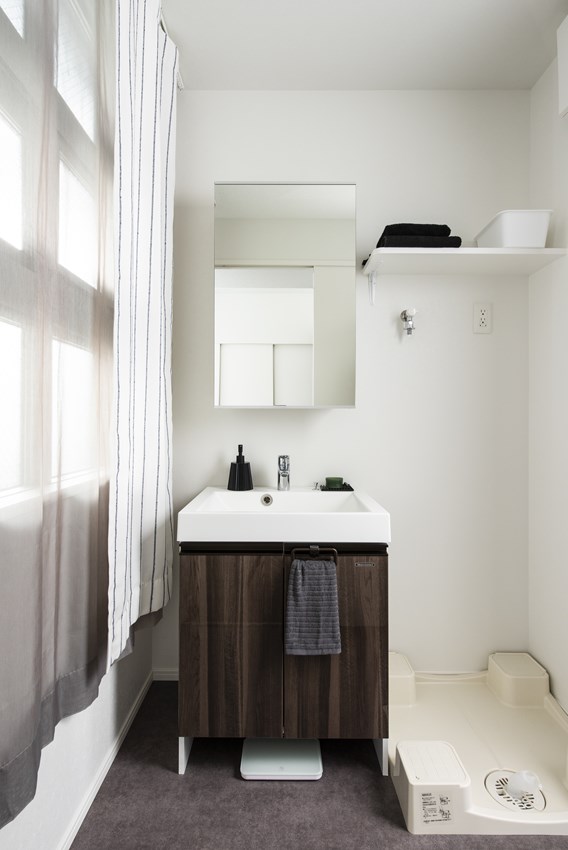 洗面設備　独立洗面台あり、毎朝おしゃれに忙しい女性の方におすすめです