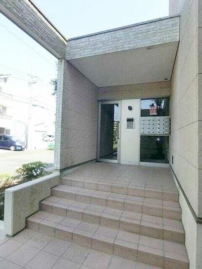 エントランス　【南向きの明るいお部屋♪】