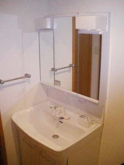 洗面設備　【南向きの明るいお部屋♪】