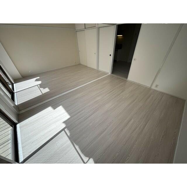 その他部屋・スペース　広くて明るい寝室