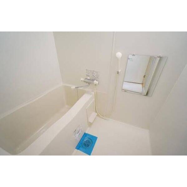 バス・シャワールーム　コンパクトで使いやすいお風呂です