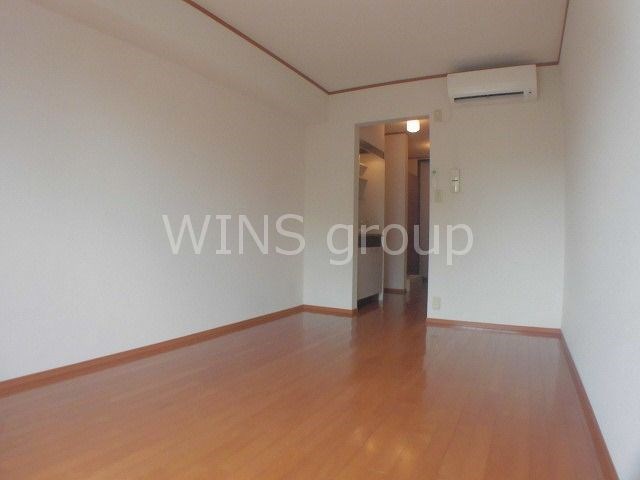 居室・リビング　落ち着いた雰囲気の居室です