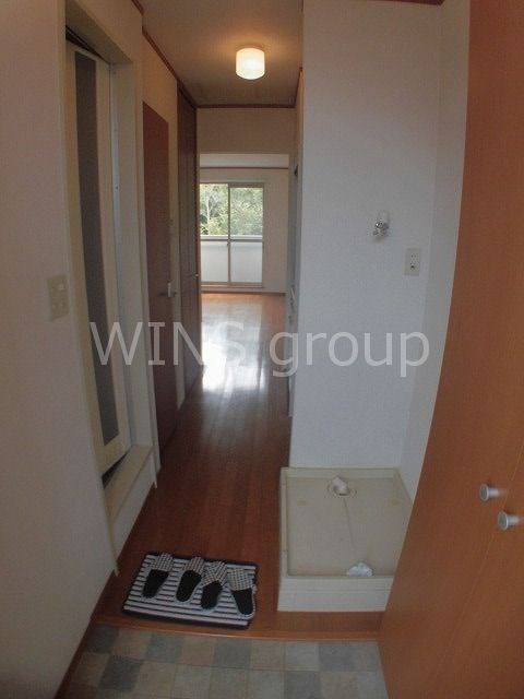 玄関　シューズボックス付きの玄関スペースで、すっきりと片づけること