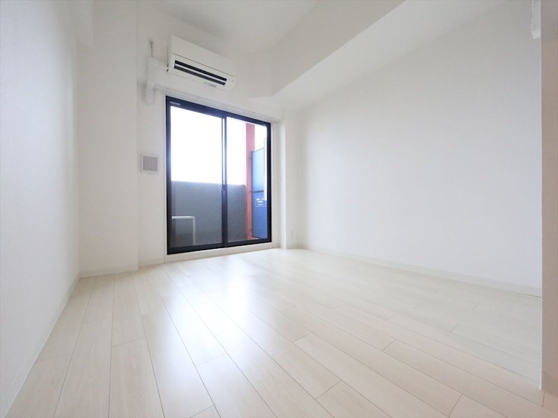 バルコニー　洋室7.3帖　クローゼット付（収納充実してます）