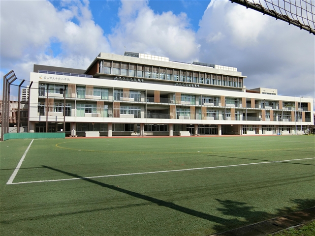小学校　富山市立中央小学校（小学校）まで359m