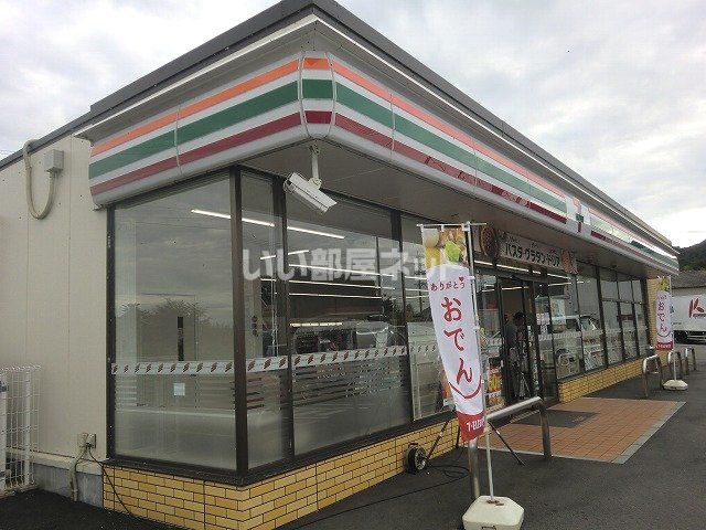 コンビニ　セブンイレブン美濃加茂深田町店（コンビニ）まで875m
