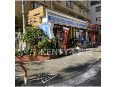 コンビニ　ローソン 大森海岸駅前店（コンビニ）まで675m
