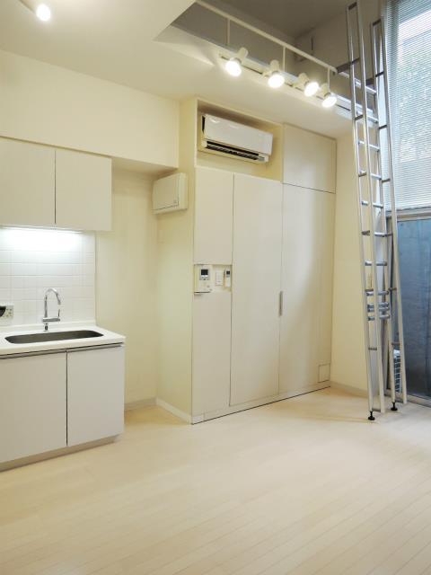 居室・リビング　明るい洋室です