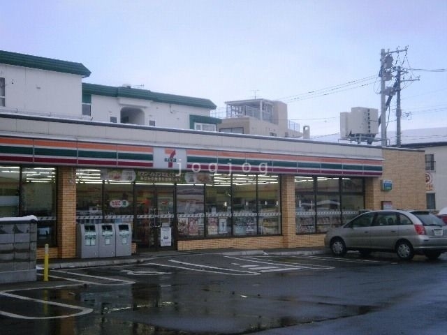 コンビニ　セブンイレブン札幌北郷3条4丁目店（コンビニ）まで1029m