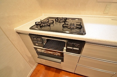 その他設備　★３口ガスシステムキッチン(グリル付)★