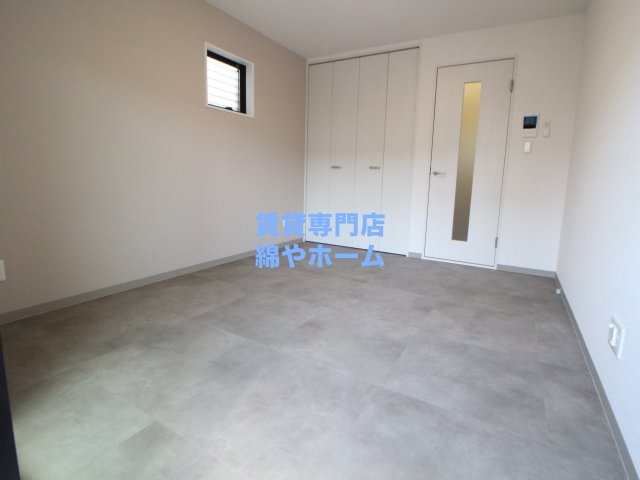 その他部屋・スペース　開放的な寝室です