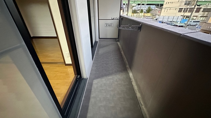 バルコニー　暖かな日差しのふりそそぐバルコニー