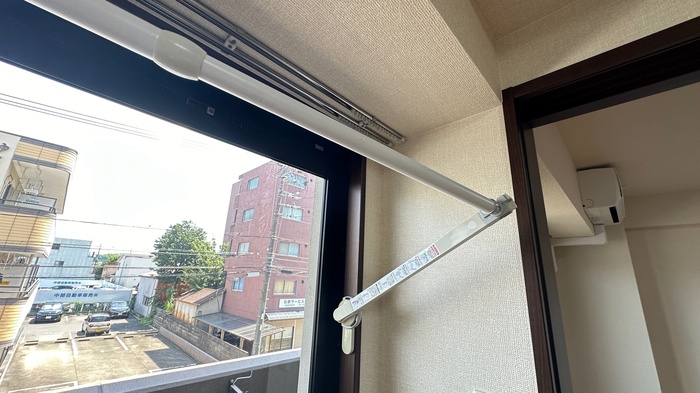 その他部屋・スペース　落ち着いた色調の寝室です