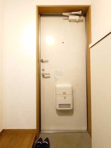 玄関　メゾン・ド・リラ