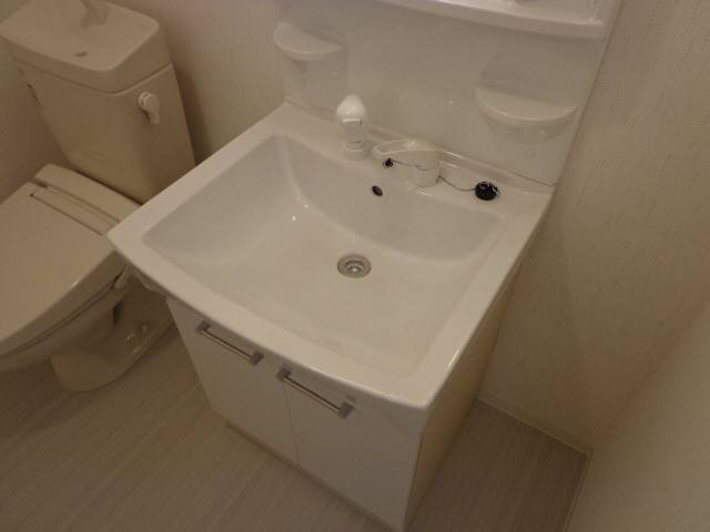 洗面設備　シャンプードレッサー付き洗面台