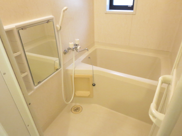 バス・シャワールーム　バストイレ別タイプ　疲れを癒すバスタイム♪