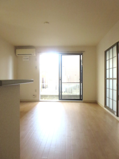 居室・リビング　広めＬＤＫ１２．２帖♪角住戸2面採光陽当たり良好♪