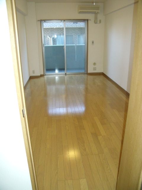 居室・リビング　明るい室内