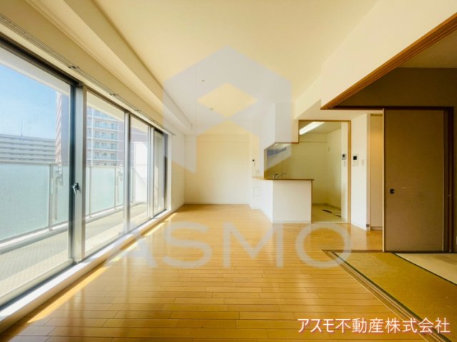 居室・リビング　同マンション別部屋参考写真