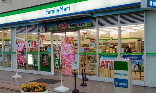 コンビニ　ファミリーマート 阪神尼崎駅北店（コンビニ）まで693m