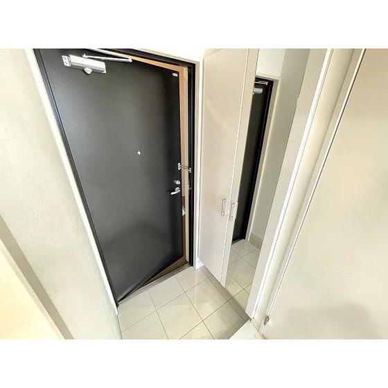 玄関　※別部屋写真、現況優先