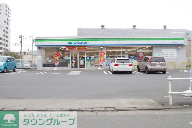 コンビニ　ファミリーマート（コンビニ）まで960m