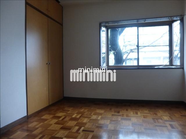 居室・リビング　２面採光で明るいお部屋です。