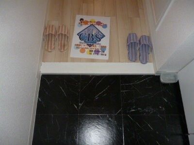 玄関　※写真は別号室です。