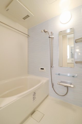 バス・シャワールーム　コンパクトで使いやすいお風呂です