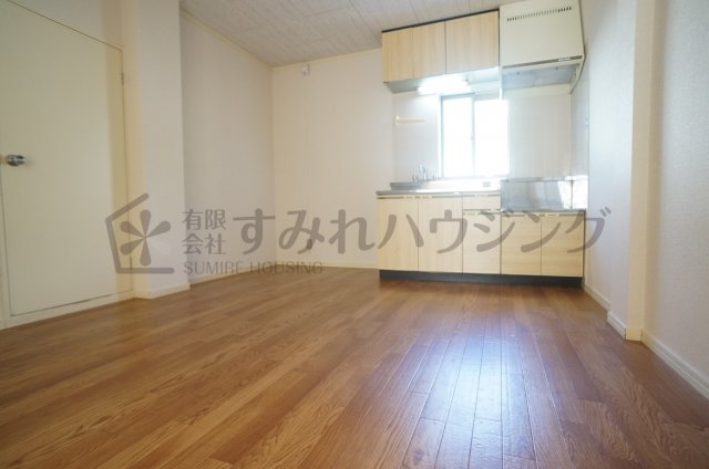 居室・リビング　参考、同建物・反転間取りの号室