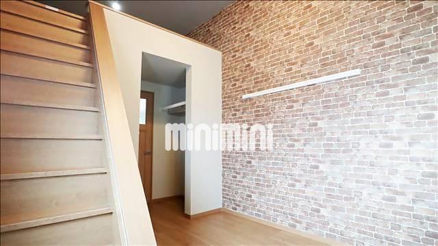 居室・リビング　レンガ仕様のアクセントクロスです。