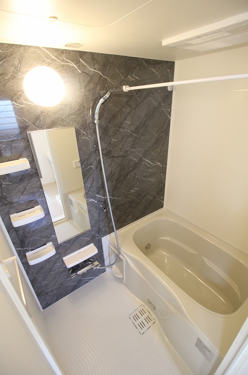 バス・シャワールーム　別の部屋の写真です