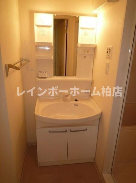 洗面設備　脱衣スペースもあります