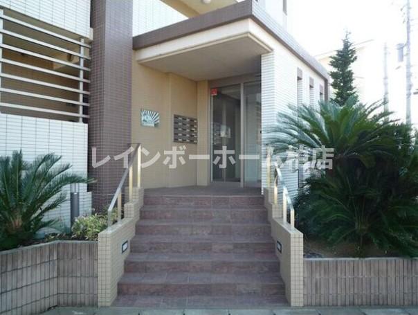 エントランス　清潔なエントランスです