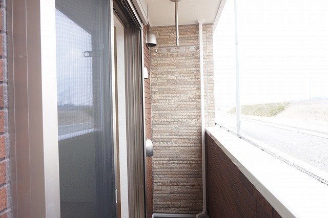 バルコニー　バルコニーからの眺めを楽しみながら食事をしませんか