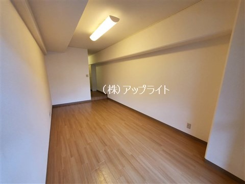 居室・リビング　※白系のフロアタイルに変更