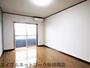 居室・リビング　日当たりの良い洋室です♪