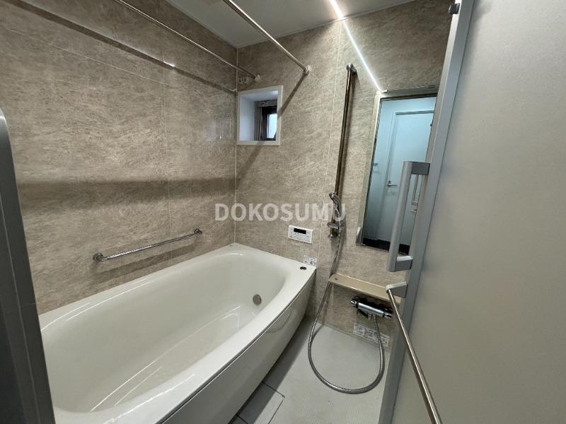 バス・シャワールーム　一日の疲れをやさしく癒やす、清潔感あふれるリラックスバス。