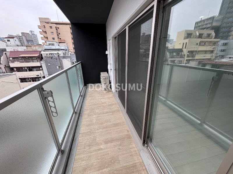 バルコニー　心地よい風と光を感じる、暮らしの楽しみが広がる場所。