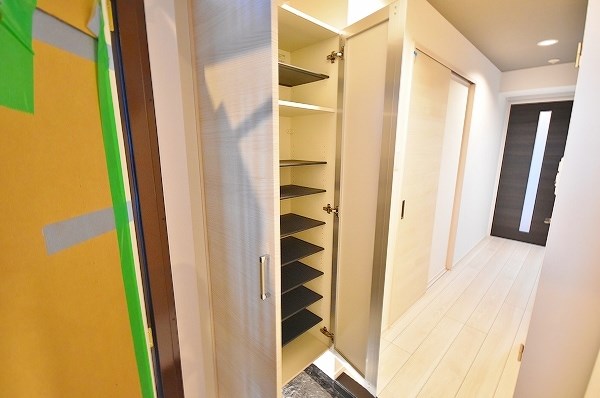 エントランス　★トールタイプシューズBOXなので棚を外せばブーツも置けます