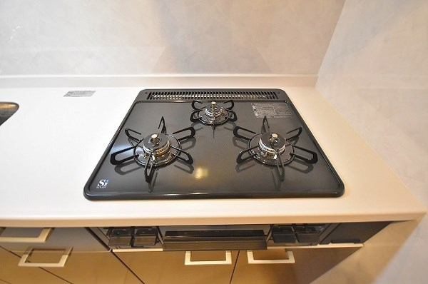 その他設備　★３口ガスシステムキッチン(グリル付)★