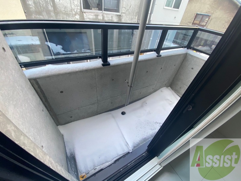 バルコニー　バルコニーは幅があり、広い印象を受けました。