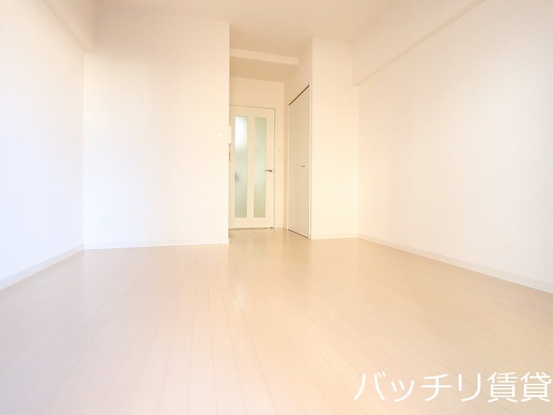 居室・リビング　別号室タイプの為、現状を優先いたします