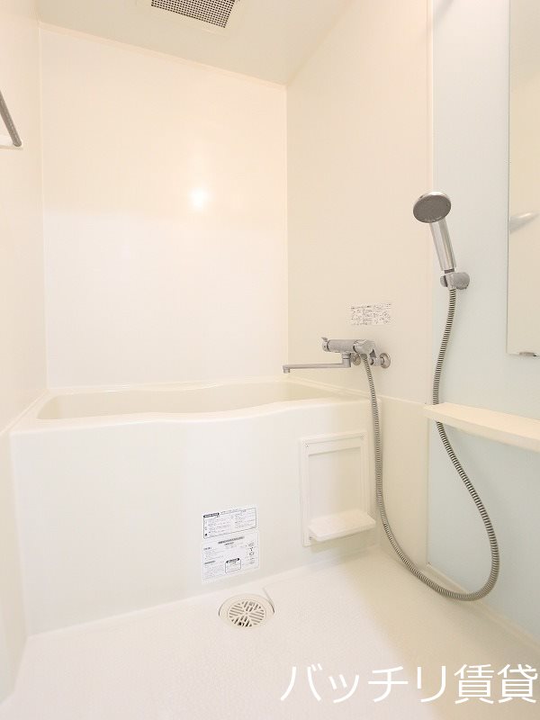バス・シャワールーム　別号室タイプの為、現状を優先いたします