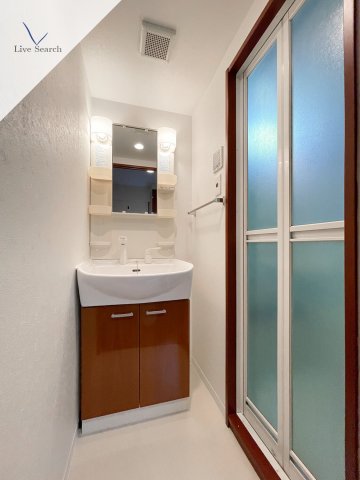 洗面設備　脱衣スペースもあります